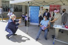 El presidente de Alberto Fernández visitó un centro de vacunación. Foto: Télam