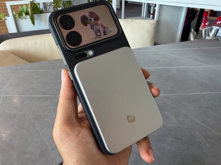 Xiaomi ofrece tres opciones de colores: negro, plata y un naranja radiante. Xiaomi ofrece tres opciones de colores: negro, plata y un naranja radiante.