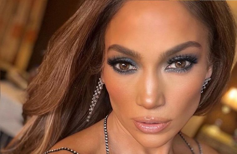 Jennifer López es una reina de los tacones aguja: los elige para sandalias, stilettos y botas. Foto: Instagram @jlo