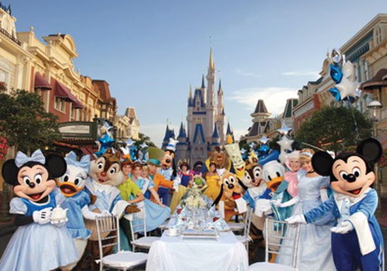 El famoso parque temático será el destino de los adolescentes. Foto: Web