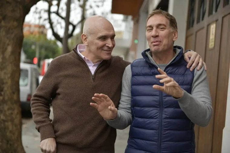 La renuncia y el reordenamiento de los dos primeros postulantes —José Luis Espert y Karen Reichardt— permitió, dentro del marco legal, que Santilli sea el primer candidato de LLA.