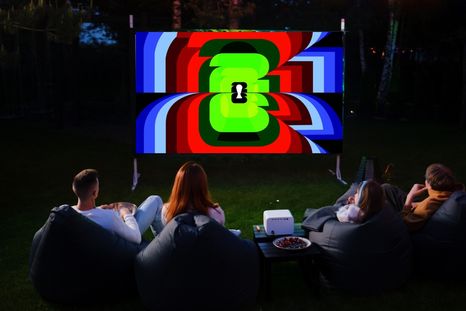 El uso de un proyector doméstico transforma la experiencia audiovisual durante las jornadas deportivas intensas. El uso de un proyector doméstico transforma la experiencia audiovisual durante las jornadas deportivas intensas.