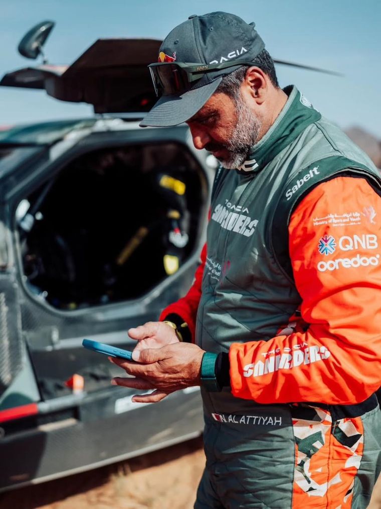 Nasser Al-Attiyah domina el desierto y acaricia su sexta consagración. Nasser Al-Attiyah domina el desierto y acaricia su sexta consagración.