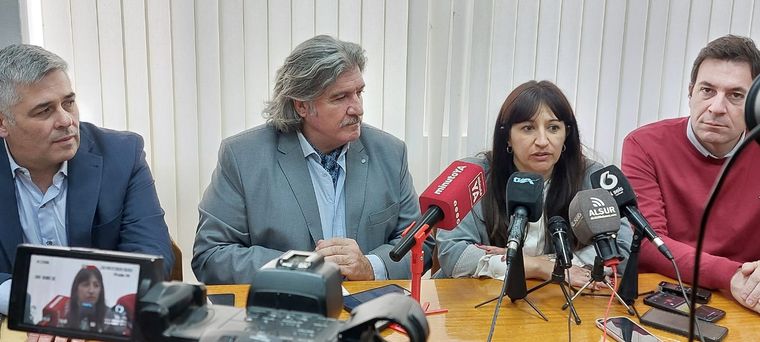 La oposición en San Rafael Germán Gómez, José Luis Ramón, Paola Calle y Mauricio Sat Foto: gentileza