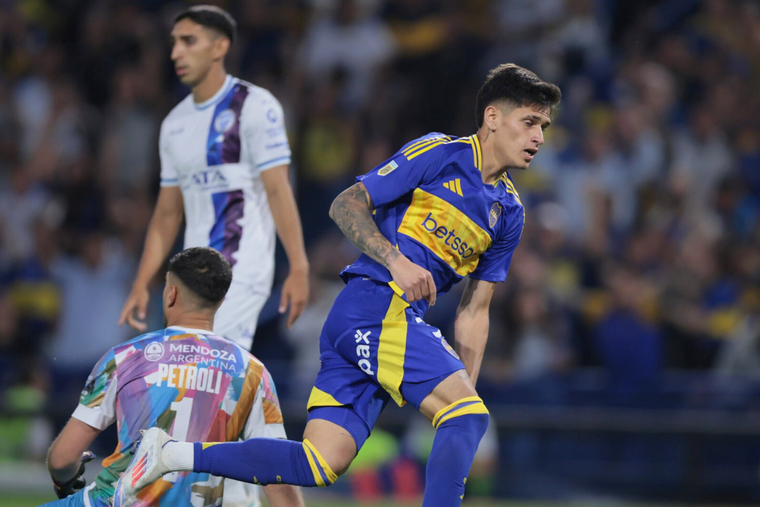 La última línea del Tomba fue gran responsable de la goleada de Boca. Foto: AFA