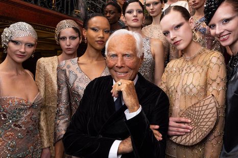 El creador de un estilo inconfundible, referente mundial y emblema de la moda italiana, murió en Milán tras una vida dedicada a la moda.