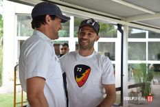 Mascherano junto a Agustín Alayes, secretario técnico del Pincha. Estudiantes de La Plata Mascherano junto a Agustín Alayes, secretario técnico del Pincha. Estudiantes de La Plata