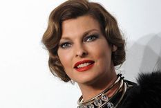 Foto: GETTY IMAGES. Linda Evangelista saltó a la fama en la década de 1990, adornando pasarelas y portadas de revistas. Esta foto es de 2009).