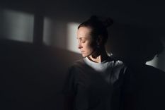 Los picos de irritabilidad o de pesimismo prolongado pueden ser un indicio de esta dolencia. Foto: GETTY IMAGES