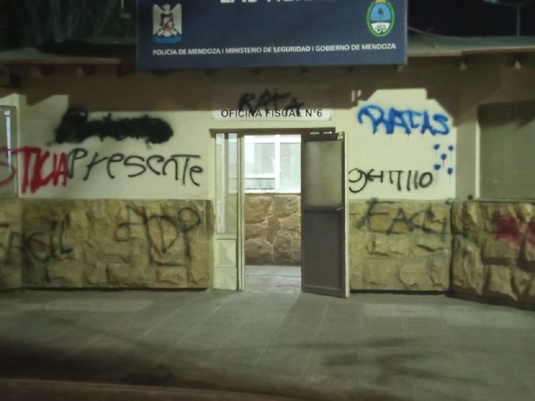 La protesta frente a la Comisaría 36 de Las Heras terminó con dos personas baleadas Foto: Prensa Seguridad