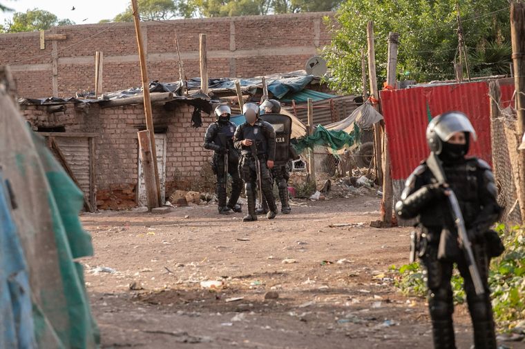 La Policía en el lugar. Foto: Ministerio de Seguridad.