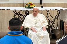 El último Jueves Santo de Francisco lavando los pies de los presos en la cárcel días antes de morir Foto: X El último Jueves Santo de Francisco lavando los pies de los presos en la cárcel días antes de morir Foto: X
