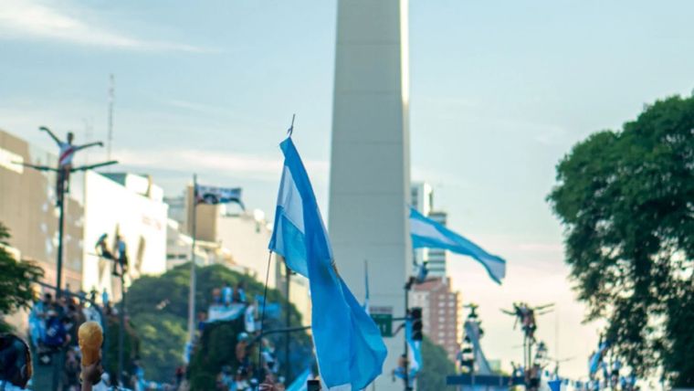 El 25 de Mayo nos invita a renovar nuestro compromiso con la construcción de una Argentina más justa, libre y fraterna. Foto: MDZ