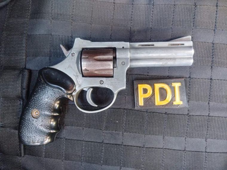 Revolver calibre 32 secuestrada durante el primer operativo Revolver calibre 32 secuestrada durante el primer operativo