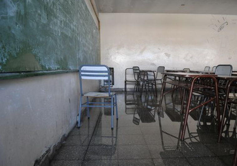 El aula inundada estaría hoy en condiciones de ser utilizada. Foto: Pachy Reynoso / MDZ