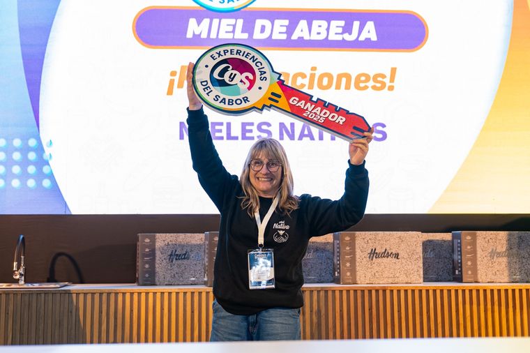 Mieles Nativa obtuvo el premio a la Mejor Miel del País en la edición 2025 de la feria Caminos y Sabores. Mieles Nativa obtuvo el premio a la Mejor Miel del País en la edición 2025 de la feria Caminos y Sabores.