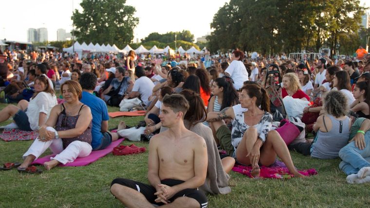 El domingo 21 de diciembre, El Arte de Vivir llevará adelante una nueva edición de Argentina Medita. El domingo 21 de diciembre, El Arte de Vivir llevará adelante una nueva edición de Argentina Medita.