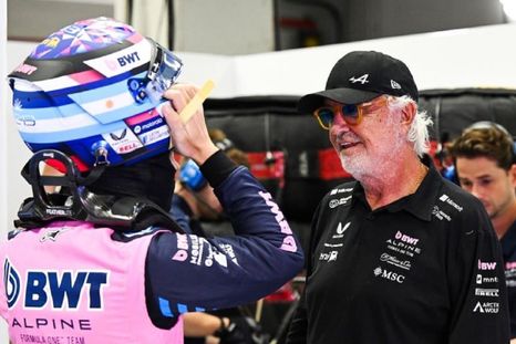 Flavio Briatore tuvo un tierno gesto con Franco Colapinto tras la qualy en China. Flavio Briatore tuvo un tierno gesto con Franco Colapinto tras la qualy en China.