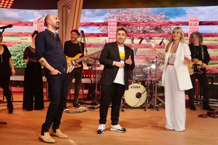 Jey Mammon condujo junto a Jésica Cirio La Peña de Morfi. Foto: Instagram Jeymammon.