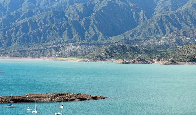 dique potrerillos sequia lago (8)