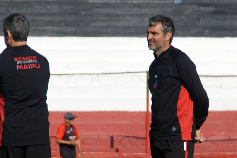 Juan Manuel Sara tiene un dilema que resolver para el duelo con Ferro. Foto: Prensa Maipú