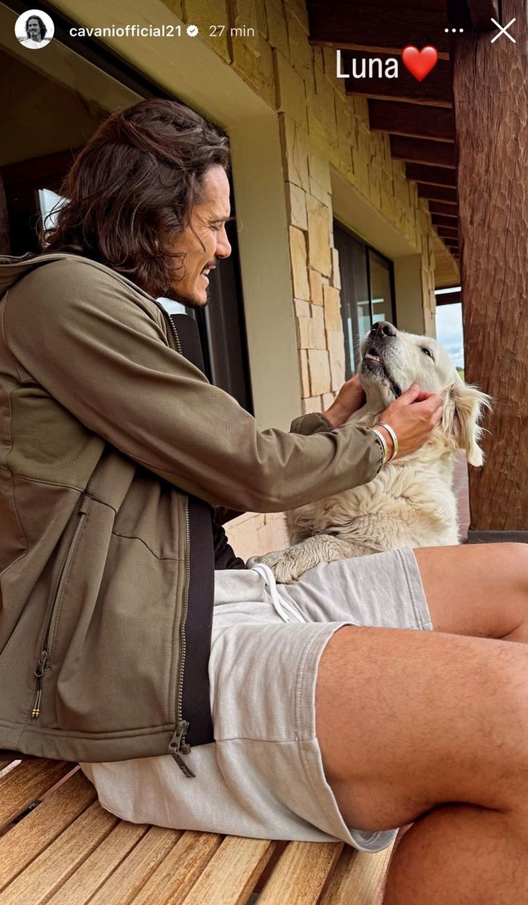 Edinson Cavani en su Salto natal. Edinson Cavani en su Salto natal.