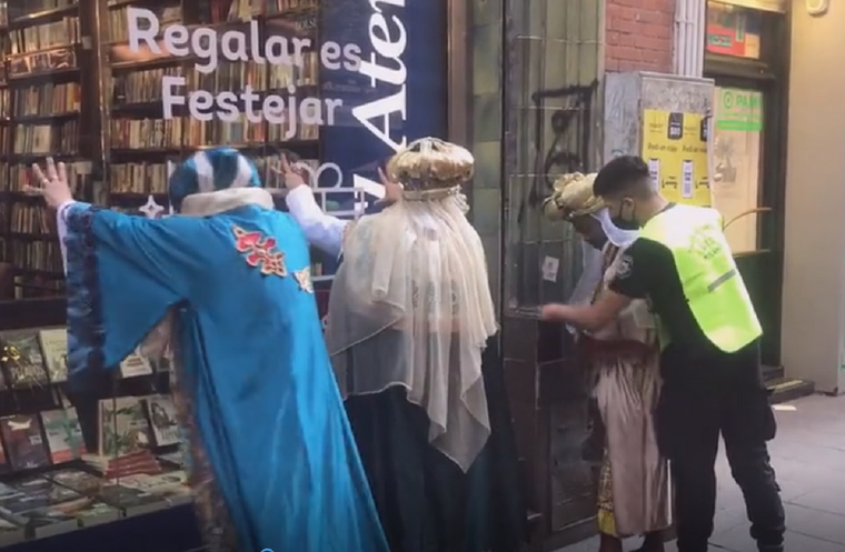 Contra la pared. El momento de la requisa.