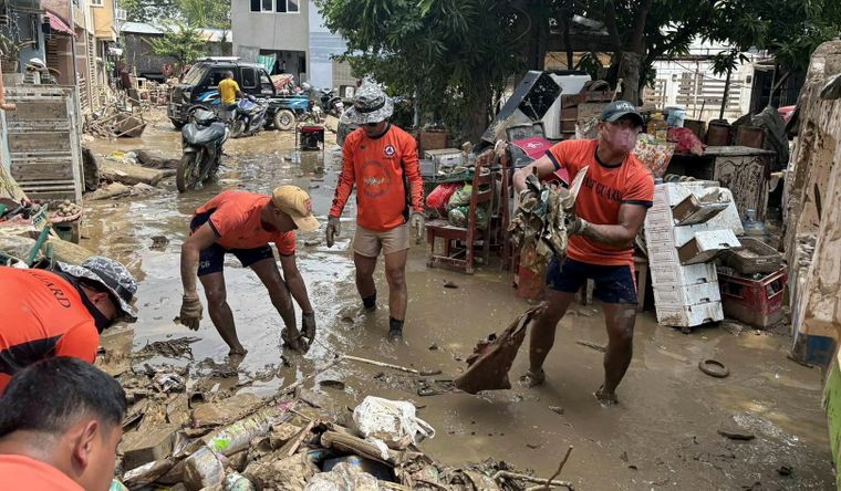 Filipinas vive una tragedia tras el paso del tifón Kalmaegi. Foto Efe