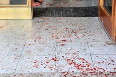 Así quedó el ingreso al edificio Foto: Infocielo Así quedó el ingreso al edificio Foto: Infocielo