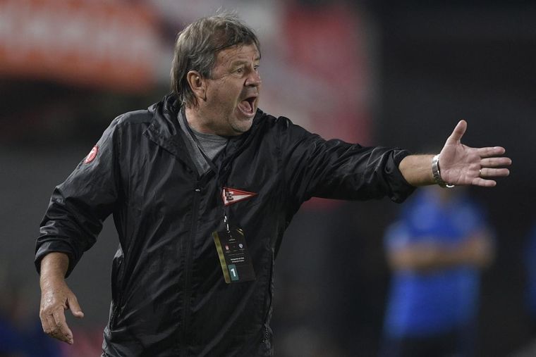 Zielinski presentó su renuncia como DT de Estudiantes pero la CD no se la aceptó.
