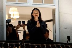 María Corina Machado saluda a sus seguidores desde un balcón en Oslo, Noruega, a donde llegó para recoger su premio Nobel de la Paz. María Corina Machado saluda a sus seguidores desde un balcón en Oslo, Noruega, a donde llegó para recoger su premio Nobel de la Paz.