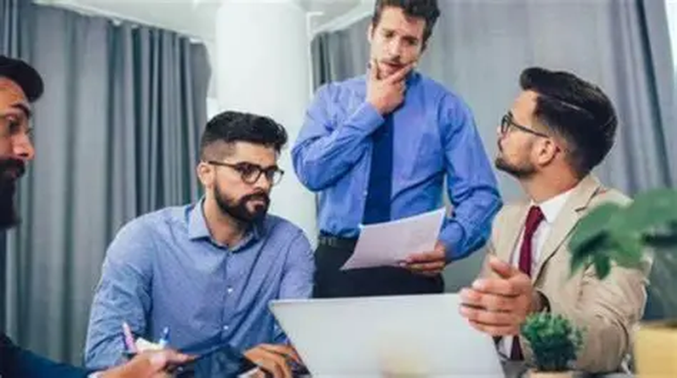 Hay que mantener una comunicación clara y honesta: decir qué se espera, por qué, con qué recursos. Hay que mantener una comunicación clara y honesta: decir qué se espera, por qué, con qué recursos.