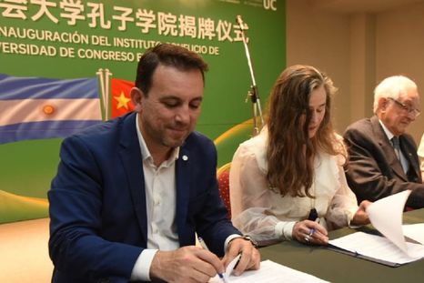 La propuesta busca fortalecer las oportunidades académicas y laborales vinculadas al aprendizaje del idioma chino en Mendoza. La propuesta busca fortalecer las oportunidades académicas y laborales vinculadas al aprendizaje del idioma chino en Mendoza.