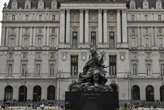 A través de un DNU, el Gobierno oficializó el cambio de nombre del CCK, que pasará a llamarse Palacio Libertad, Centro Cultural Domingo Faustino Sarmiento”.