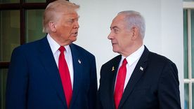 Algunos analistas creen que Netanyahu (dcha.) quiere evitar un acuerdo entre el gobierno de Trump y el régimen iraní. Algunos analistas creen que Netanyahu (dcha.) quiere evitar un acuerdo entre el gobierno de Trump y el régimen iraní.
