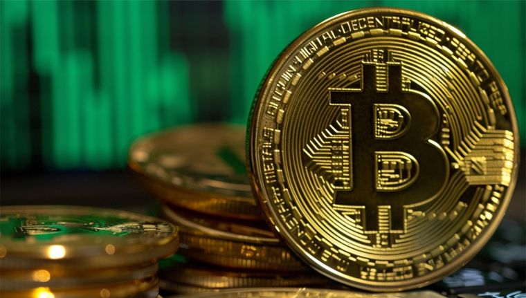 El bitcoin comenzó hace unas semanas un rally que podría llevar la cotización a los 100.000 dólares. Foto: Imagen generada con Midjourney