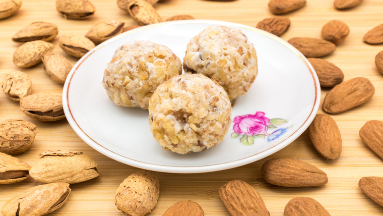 Panellets receta clásica española de almendra