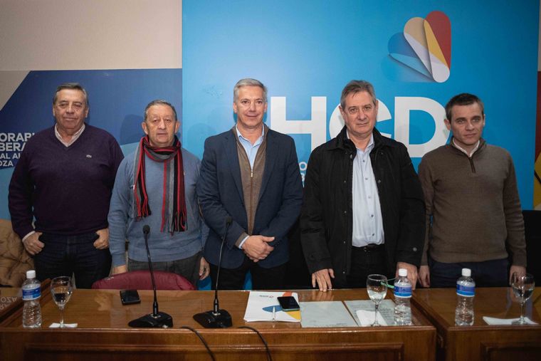 Sergio Marinelli, Celso Jaque, Alejandro Molero, Omar Félix y Francisco Mondotte Foto: Municipalidad de General Alvear