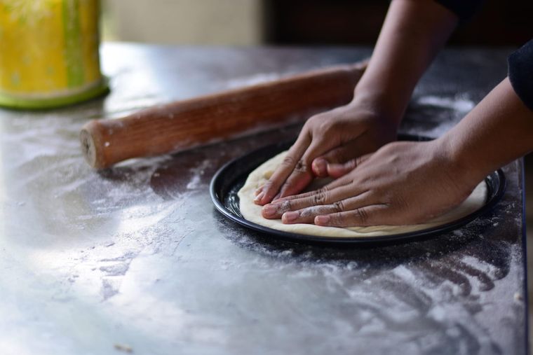 Estos ingredientes dejan la pizzera sin grasa y lista para volver a usar. Foto: Archivo Estos ingredientes dejan la pizzera sin grasa y lista para volver a usar. Foto: Archivo