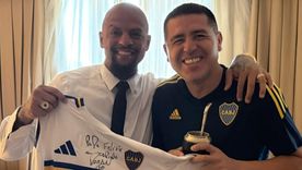 En año pasado, durante el Torneo de Leyendas en el 75° Congreso de la FIFA en Paraguay, Riquelme le regaló a Felipe Melo cuatro camisetas de Boca con dedicatoria incluida. En año pasado, durante el Torneo de Leyendas en el 75° Congreso de la FIFA en Paraguay, Riquelme le regaló a Felipe Melo cuatro camisetas de Boca con dedicatoria incluida.
