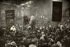 El tesoro apareció durante una excavación en una casa histórica de Torzhok y sorprendió por la cantidad de monedas de oro halladas.