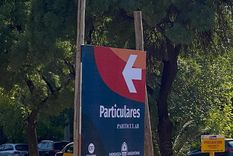 pase y mire: un cartel improvisado, entre la mala imagen y el peligro pase y mire: un cartel improvisado, entre la mala imagen y el peligro