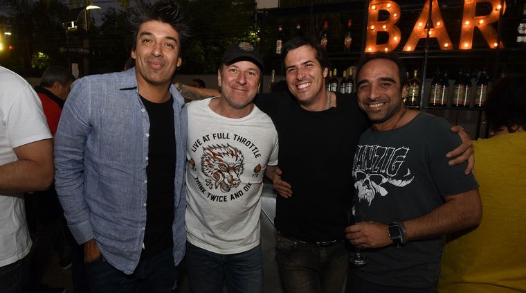 Rodrigo Scalzi con Hernán Pipkin, Hueso Funes y Negro Bava. Foto: Alf Ponce/MDZ