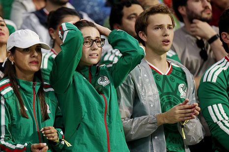 La hinchada mexicana siguió con pasión el partido.