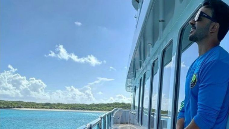 Luis Fonsi vacacionó arriba de un yate.