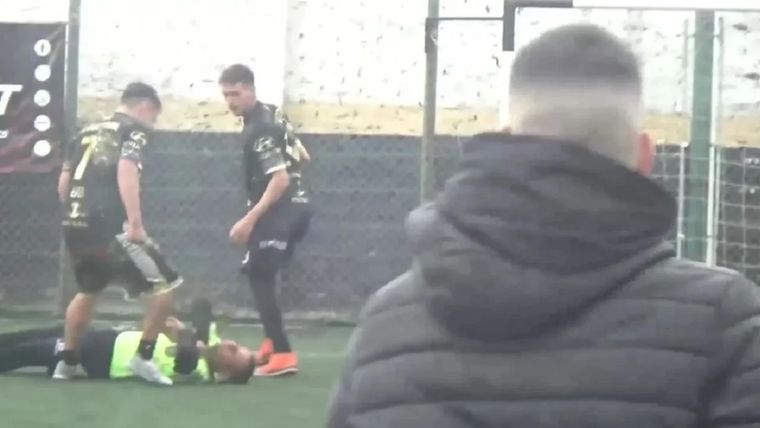El joven fue noticia por pegarle una brutal patada a un árbitro Foto: Captura de pantalla