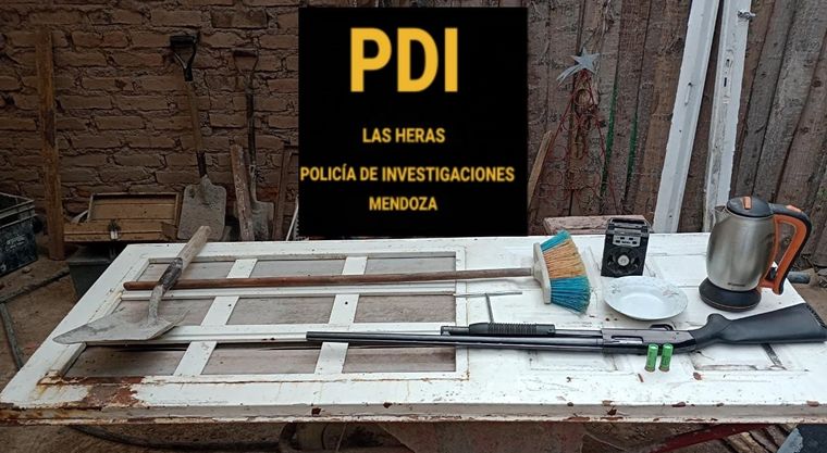 Algunos de los objetos robados y un arma de fuego Foto: Ministerio de Seguridad