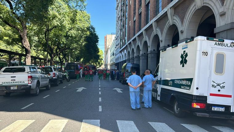 Se interrumpió el tránsito en la Avenida Paseo Colón. Se interrumpió el tránsito en la Avenida Paseo Colón.
