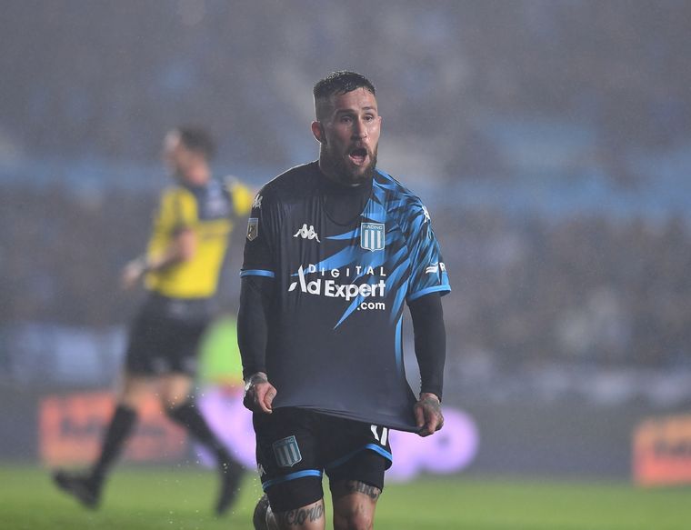 Racing se llevó una victoria agónica ante Newells y es puntero Foto: Télam