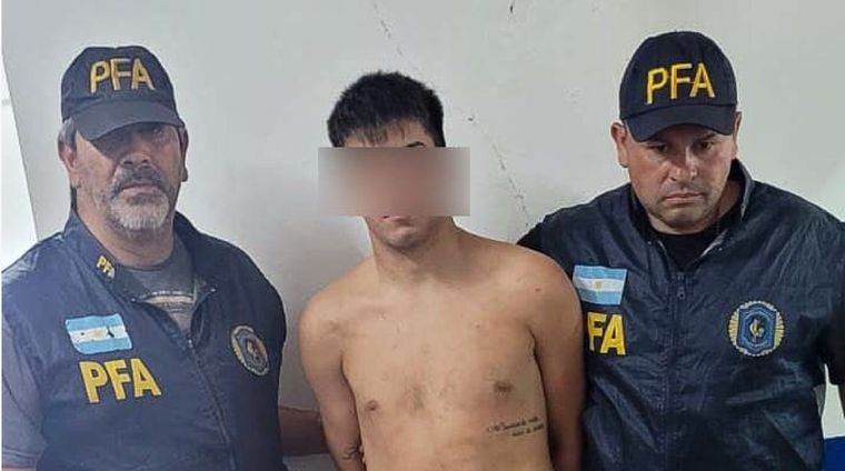 El sospechoso, en manos de la Policía tras su captura Foto: Ministerio de Seguridad de la Nación